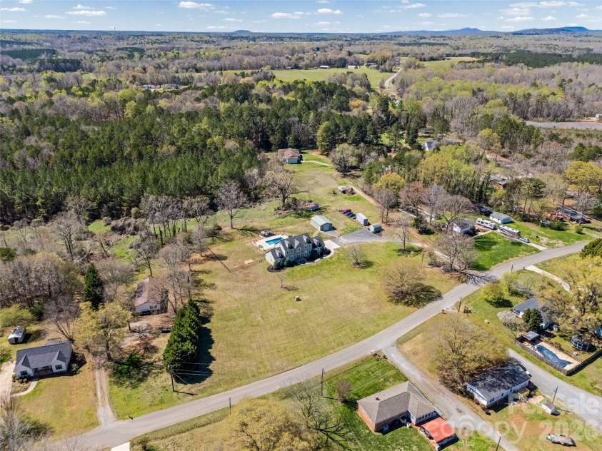 204 Moore Drive, Gastonia, NC 28056.  MLS# CAR4353132, YatesRealty ID 12645. 