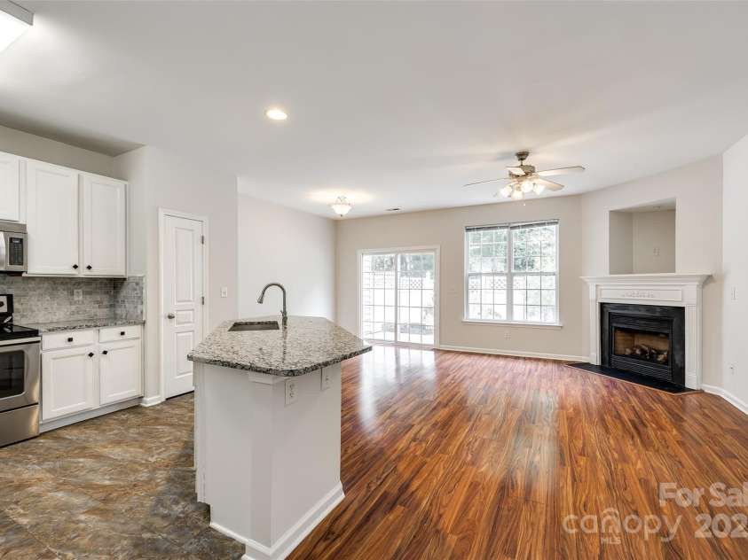 975 Copperstone Lane, Fort Mill, SC 29708.  MLS# CAR4253379, YatesRealty ID 12645. Bright, open floorplan