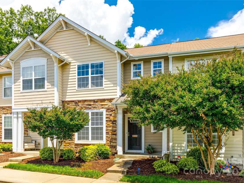 975 Copperstone Lane, Fort Mill, SC 29708.  MLS# CAR4253379, YatesRealty ID 12645. Welcome Home!