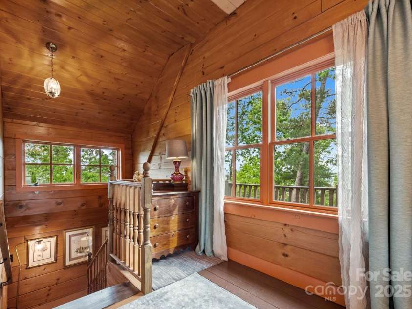 106 McCauley Drive, Asheville, NC 28803.  MLS# CAR4255495, YatesRealty ID 12646. Upper landing