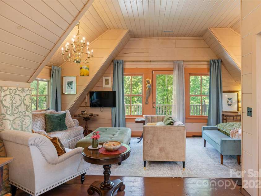 106 McCauley Drive, Asheville, NC 28803.  MLS# CAR4255495, YatesRealty ID 12646. Upper level