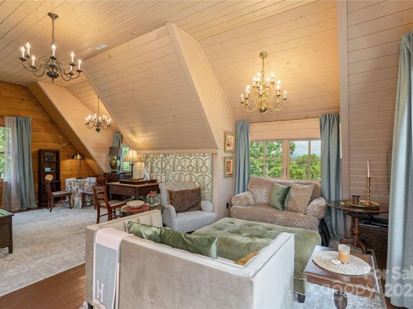 106 McCauley Drive, Asheville, NC 28803.  MLS# CAR4255495, YatesRealty ID 12646. Upper Level