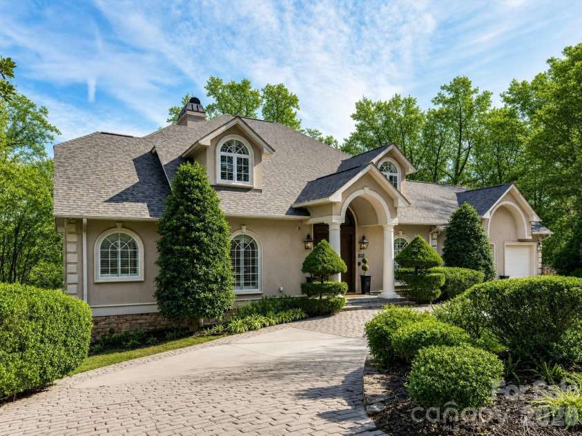 1779 8th Street Drive, Hickory, NC 28601.  MLS# CAR4351277, YatesRealty ID 12646. 