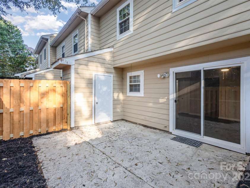 3178 Heathstead Place, Charlotte, NC 28210.  MLS# CAR4176096, YatesRealty ID 12647. BRAND NEW FENCE & FLOWER BEDS SURROUND THE PATIO