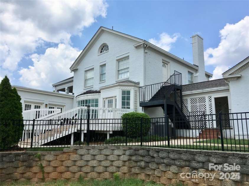 3178 Heathstead Place, Charlotte, NC 28210.  MLS# CAR4176096, YatesRealty ID 12647. GRAND MANOR OF THE FARM IS THE ANCHOR FOR THE AMMENITIES AREA