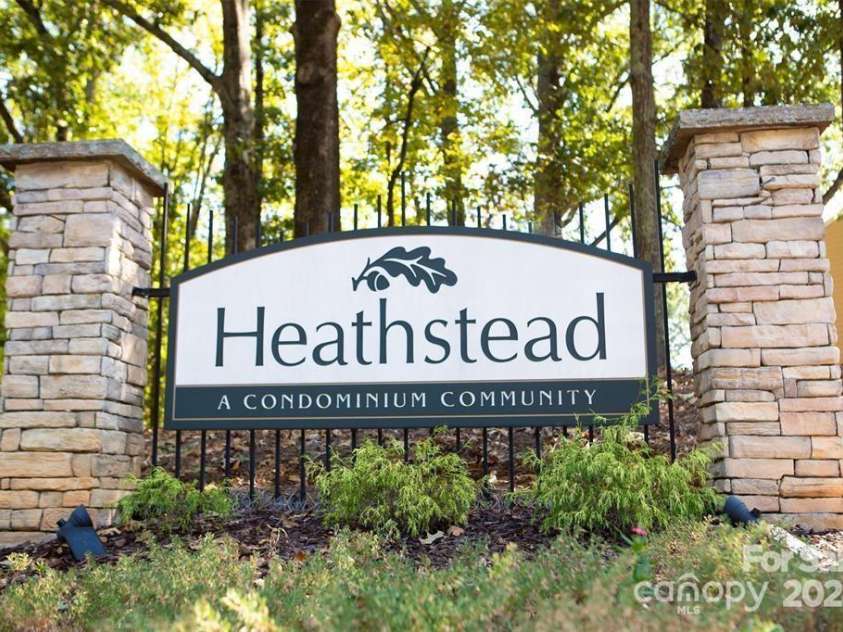 3178 Heathstead Place, Charlotte, NC 28210.  MLS# CAR4176096, YatesRealty ID 12647. LOVELY ENTRANCE LANDSCAPED SEASONALLY , MATRE TREES AND FLOWERING SHRUBS