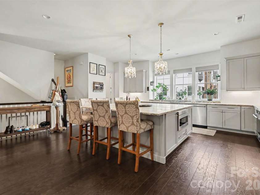 3030 Fairview Villa Court, Charlotte, NC 28209.  MLS# CAR4354421, YatesRealty ID 12648. Kitchen