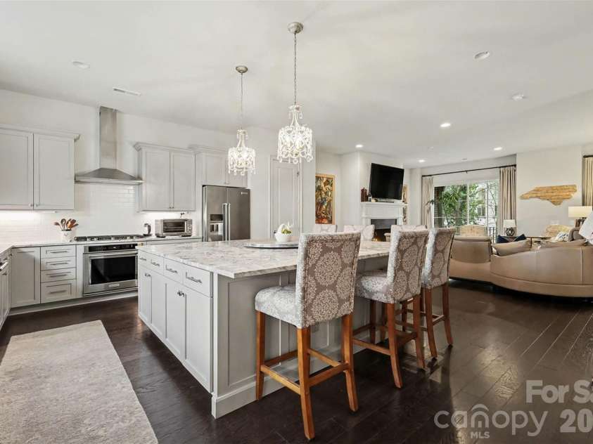 3030 Fairview Villa Court, Charlotte, NC 28209.  MLS# CAR4354421, YatesRealty ID 12648. Kitchen