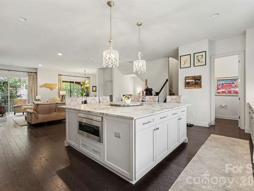 3030 Fairview Villa Court, Charlotte, NC 28209.  MLS# CAR4354421, YatesRealty ID 12648. Kitchen