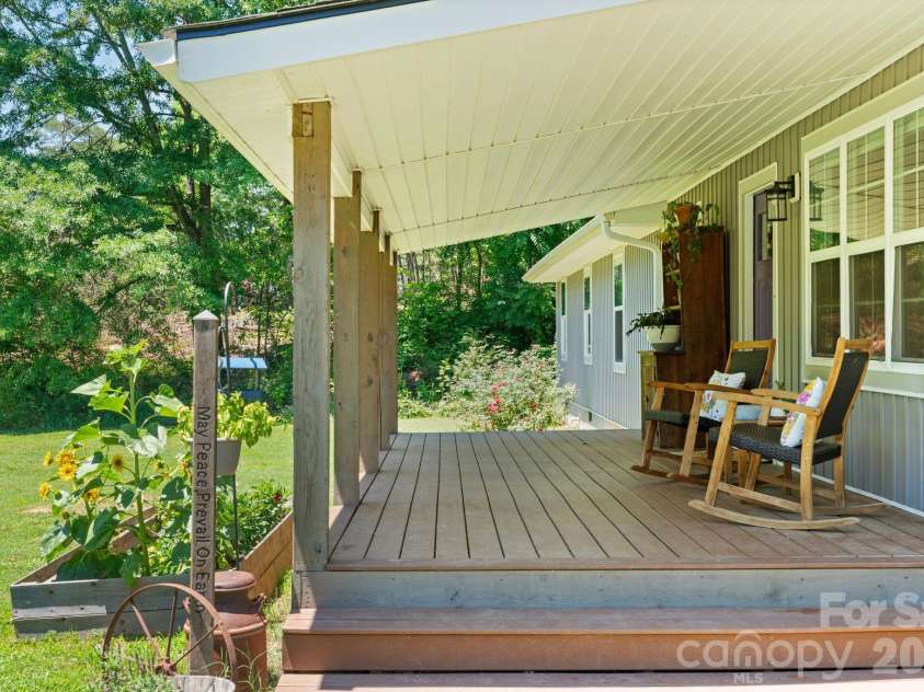 527 Floyd Blackwell Road, Tryon, NC 28782.  MLS# CAR4360131, YatesRealty ID 12649. 