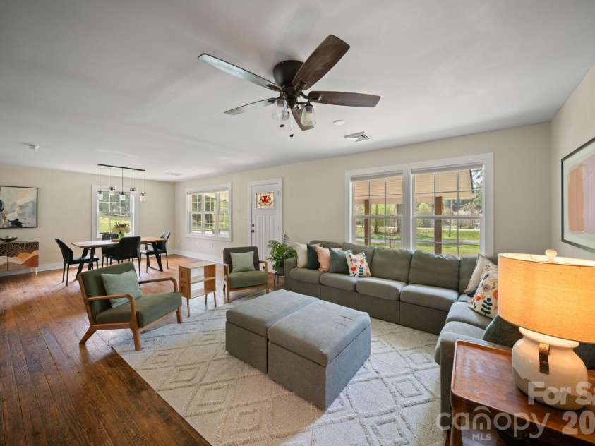 527 Floyd Blackwell Road, Tryon, NC 28782.  MLS# CAR4360131, YatesRealty ID 12649. Spacious Great Room
