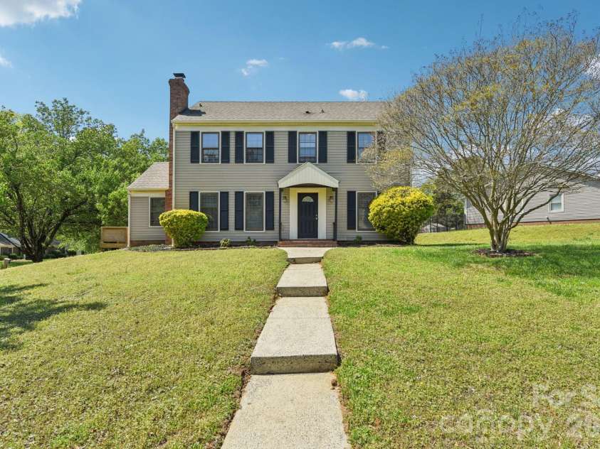 11140 Painted Tree Road, Charlotte, NC 28226.  MLS# CAR4362974, YatesRealty ID 12650. 