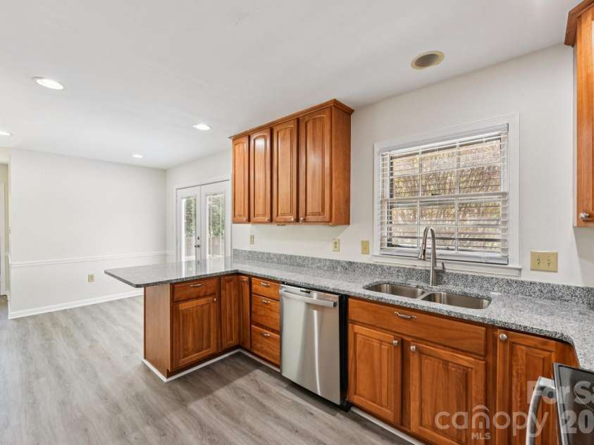 11140 Painted Tree Road, Charlotte, NC 28226.  MLS# CAR4362974, YatesRealty ID 12650. 