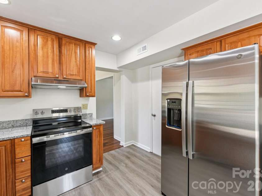 11140 Painted Tree Road, Charlotte, NC 28226.  MLS# CAR4362974, YatesRealty ID 12650. 
