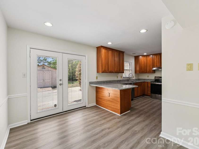 11140 Painted Tree Road, Charlotte, NC 28226.  MLS# CAR4362974, YatesRealty ID 12650. 