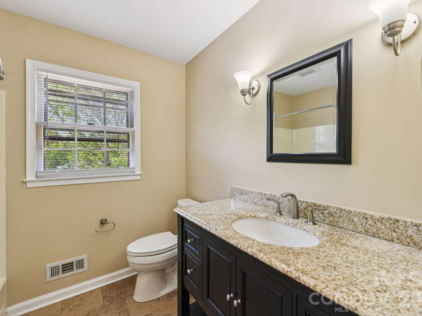 11140 Painted Tree Road, Charlotte, NC 28226.  MLS# CAR4362974, YatesRealty ID 12650. 