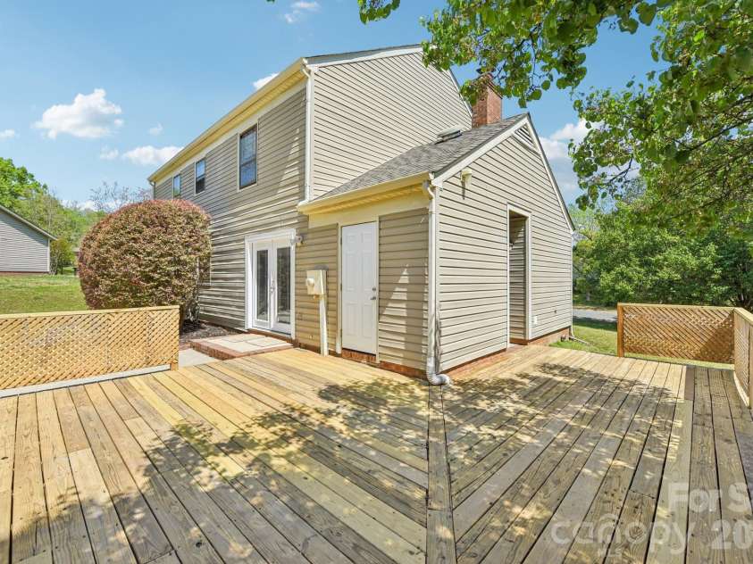 11140 Painted Tree Road, Charlotte, NC 28226.  MLS# CAR4362974, YatesRealty ID 12650. 