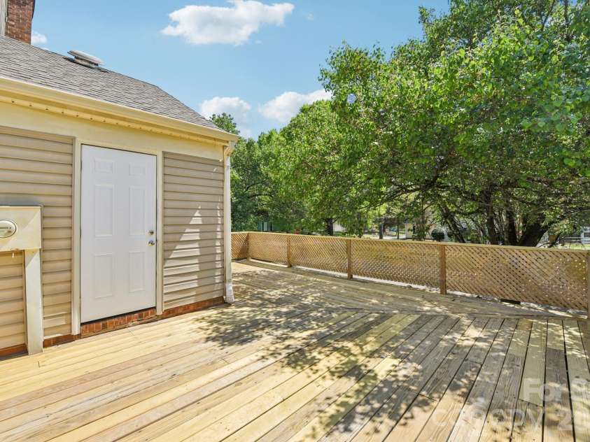 11140 Painted Tree Road, Charlotte, NC 28226.  MLS# CAR4362974, YatesRealty ID 12650. 