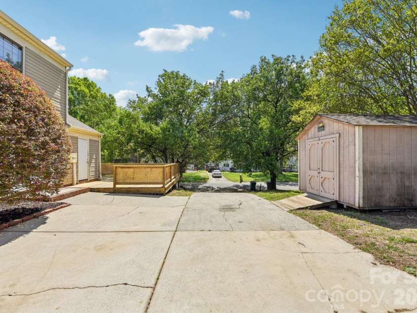 11140 Painted Tree Road, Charlotte, NC 28226.  MLS# CAR4362974, YatesRealty ID 12650. 