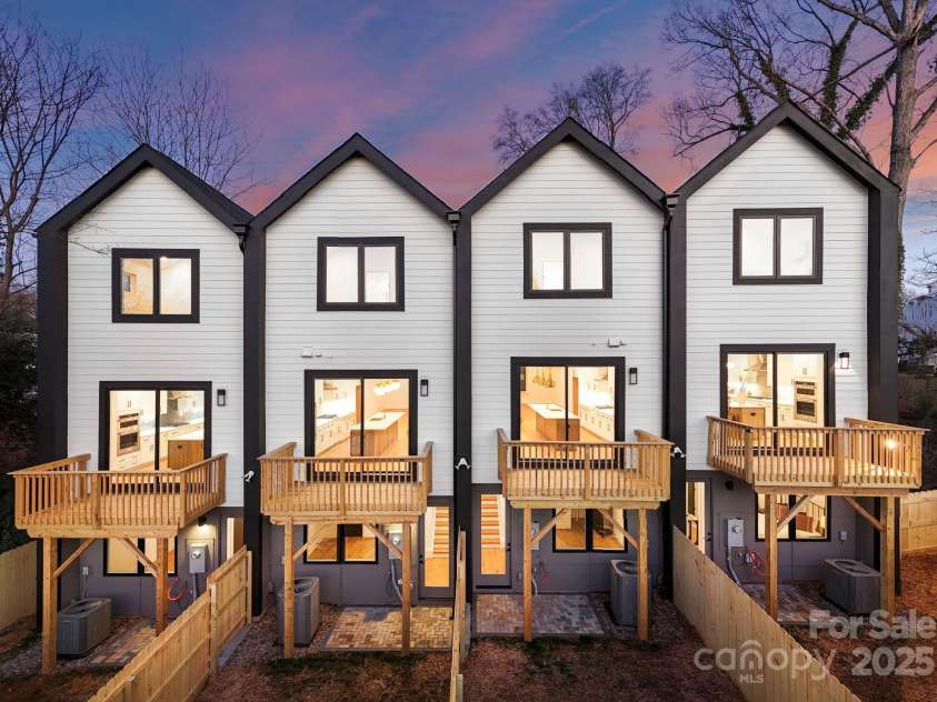 156 Mattoon Street, Charlotte, NC 28216.  MLS# CAR4192938, YatesRealty ID 12650. 