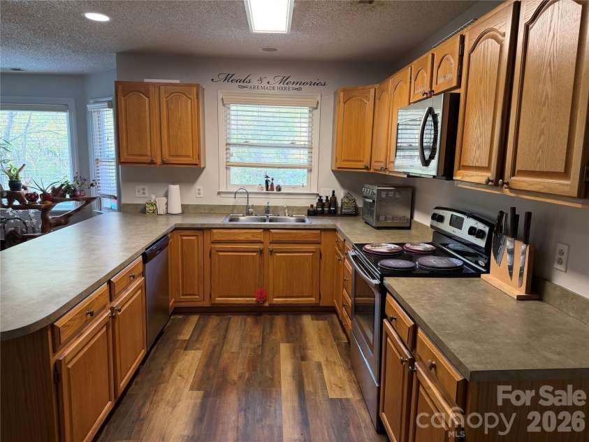7004 Forest Hills Drive, Denver, NC 28037.  MLS# CAR4362598, YatesRealty ID 12651. 