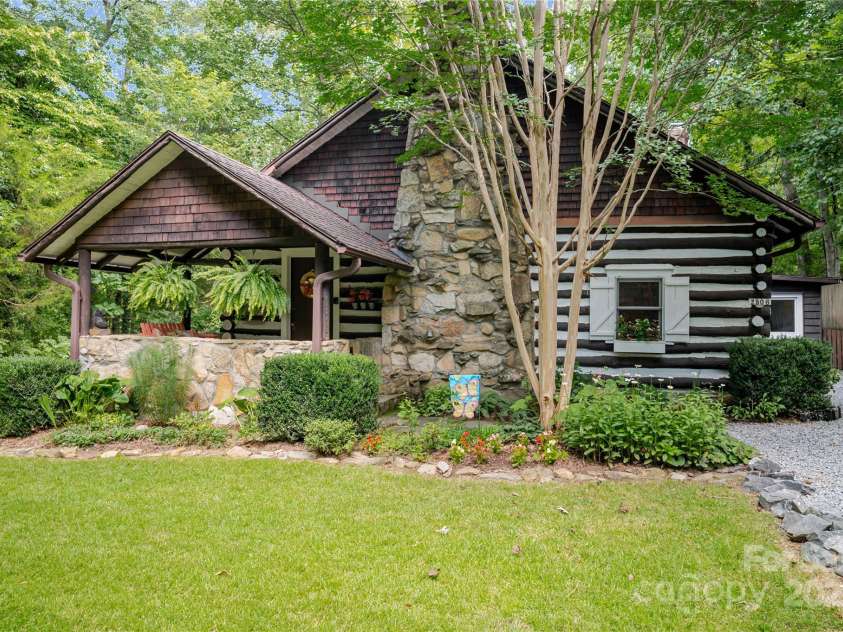 2506 Anders Drive, Hendersonville, NC 28791.  MLS# CAR4289578, YatesRealty ID 12652. 
