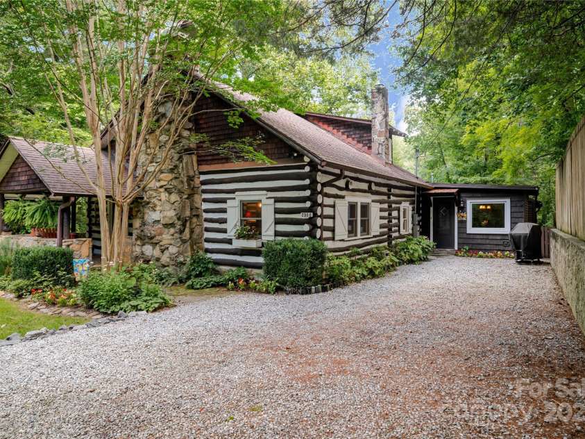 2506 Anders Drive, Hendersonville, NC 28791.  MLS# CAR4289578, YatesRealty ID 12652. 