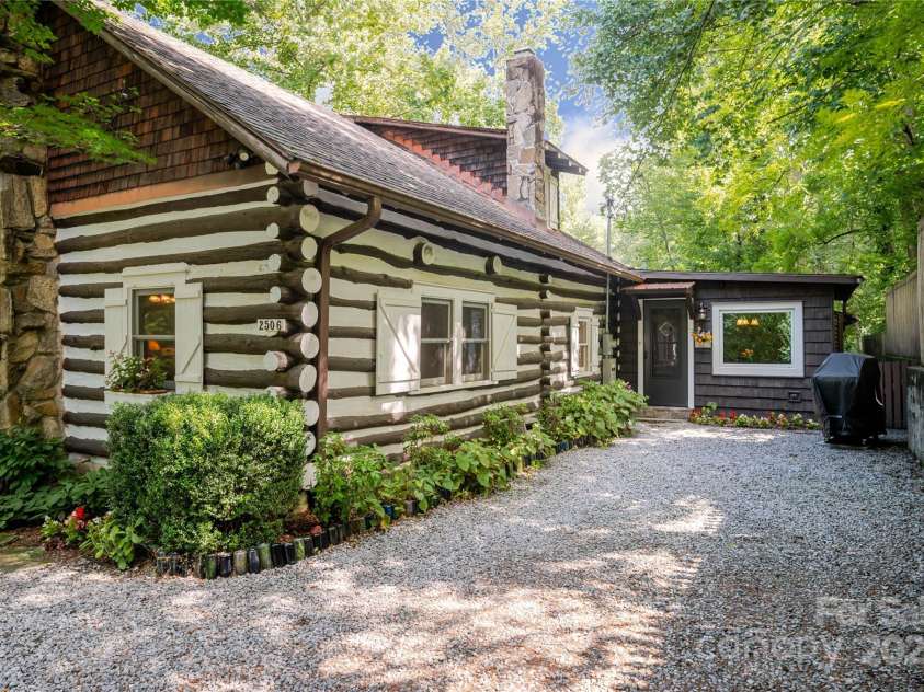 2506 Anders Drive, Hendersonville, NC 28791.  MLS# CAR4289578, YatesRealty ID 12652. 