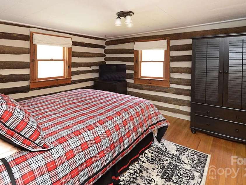 2506 Anders Drive, Hendersonville, NC 28791.  MLS# CAR4289578, YatesRealty ID 12652. 