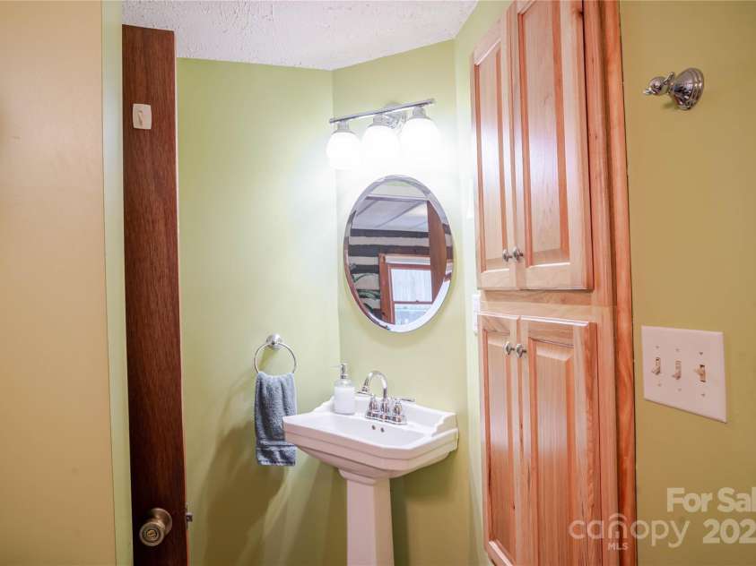 2506 Anders Drive, Hendersonville, NC 28791.  MLS# CAR4289578, YatesRealty ID 12652. 