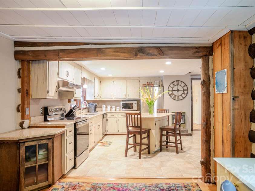 2506 Anders Drive, Hendersonville, NC 28791.  MLS# CAR4289578, YatesRealty ID 12652. 