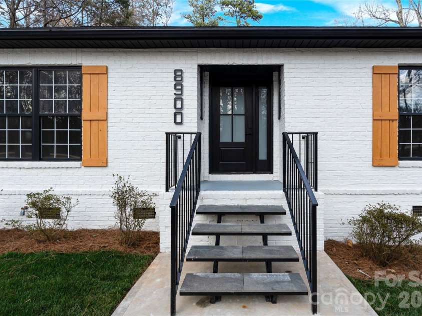 8900 Blaydon Drive, Charlotte, NC 28227.  MLS# CAR4353504, YatesRealty ID 12653. 