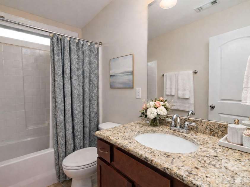 318 Willow Tree Drive, Rock Hill, SC 29732.  MLS# CAR4363762, YatesRealty ID 12654. 2nd Floor Bathroom