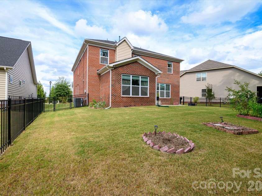 318 Willow Tree Drive, Rock Hill, SC 29732.  MLS# CAR4363762, YatesRealty ID 12654. 