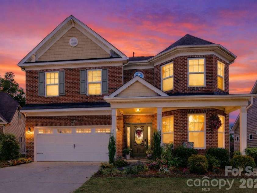 318 Willow Tree Drive, Rock Hill, SC 29732.  MLS# CAR4363762, YatesRealty ID 12654. 