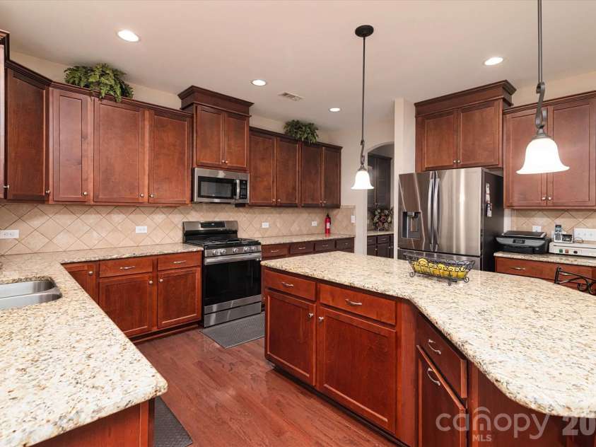 318 Willow Tree Drive, Rock Hill, SC 29732.  MLS# CAR4363762, YatesRealty ID 12654. Kitchen
