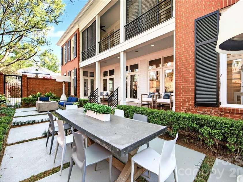 631 Vendue Place, Charlotte, NC 28226.  MLS# CAR4364198, YatesRealty ID 12655. Front courtyard