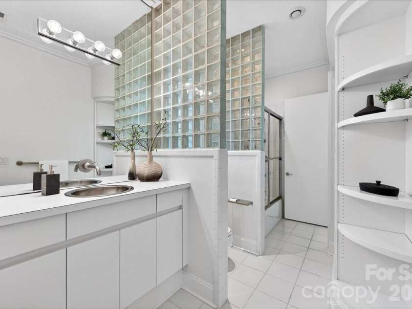 631 Vendue Place, Charlotte, NC 28226.  MLS# CAR4364198, YatesRealty ID 12655. Full Bathroom 2