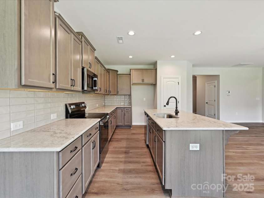 2229 Camber Drive, Gastonia, NC 28054.  MLS# CAR4244592, YatesRealty ID 12656. Kitchen