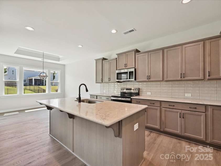 2229 Camber Drive, Gastonia, NC 28054.  MLS# CAR4244592, YatesRealty ID 12656. Kitchen/Breakfast