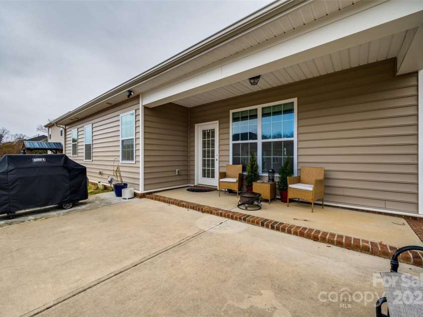 423 Castlebury Court, Clover, SC 29710.  MLS# CAR4231597, YatesRealty ID 12657. 