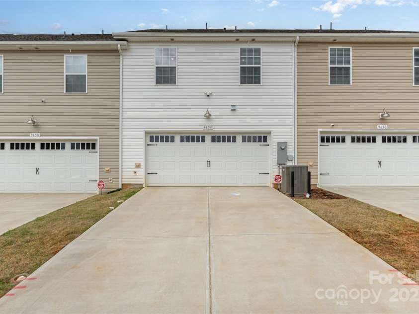 9654 Old Garden Circle, Gastonia, NC 28056.  MLS# CAR4242767, YatesRealty ID 12658. 