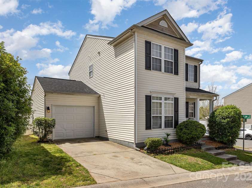 8424 Spirea Court, Charlotte, NC 28215.  MLS# CAR4279664, YatesRealty ID 12659. 