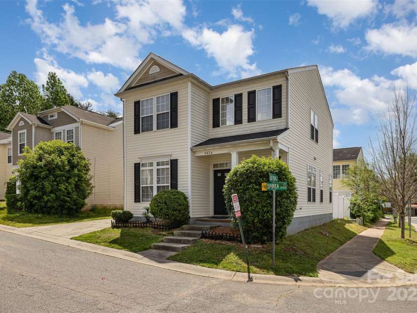 8424 Spirea Court, Charlotte, NC 28215.  MLS# CAR4279664, YatesRealty ID 12659. 