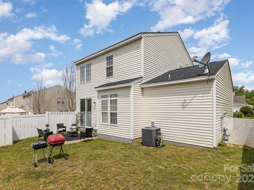 8424 Spirea Court, Charlotte, NC 28215.  MLS# CAR4279664, YatesRealty ID 12659. 