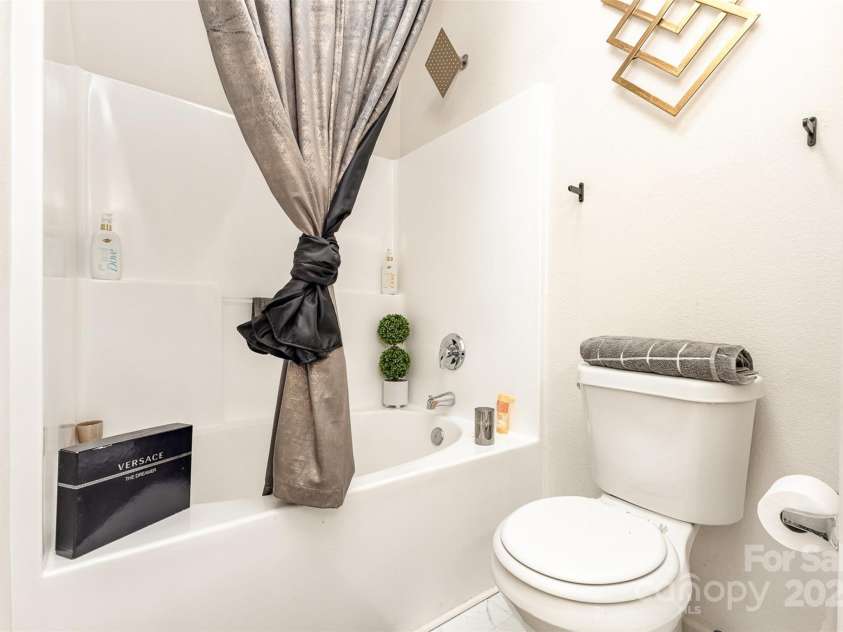 8424 Spirea Court, Charlotte, NC 28215.  MLS# CAR4279664, YatesRealty ID 12659. 