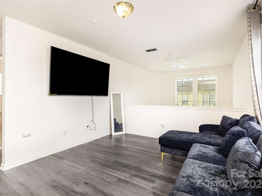 8424 Spirea Court, Charlotte, NC 28215.  MLS# CAR4279664, YatesRealty ID 12659. 