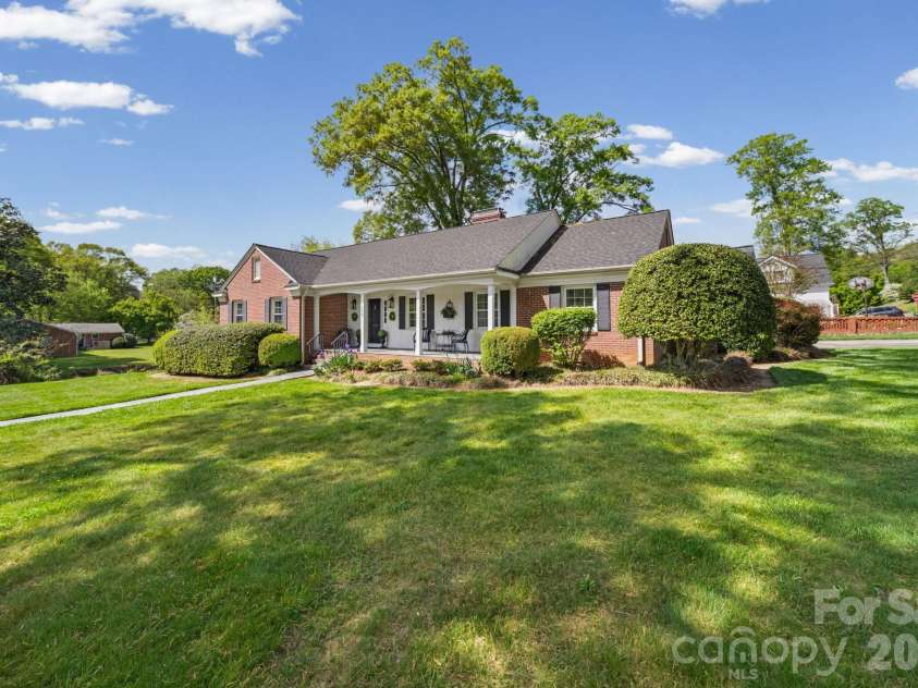 300 11th Avenue, Gastonia, NC 28052.  MLS# CAR4366589, YatesRealty ID 12660. 