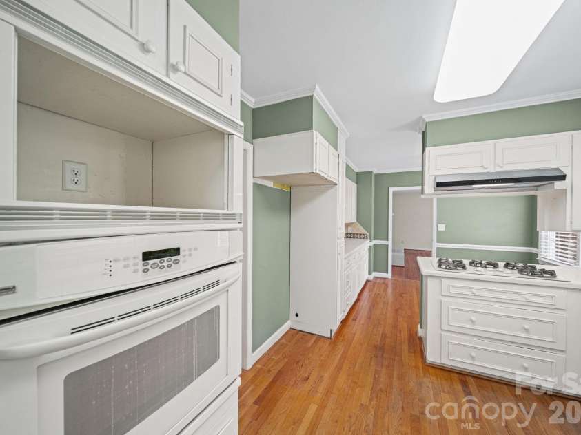 300 11th Avenue, Gastonia, NC 28052.  MLS# CAR4366589, YatesRealty ID 12660. 
