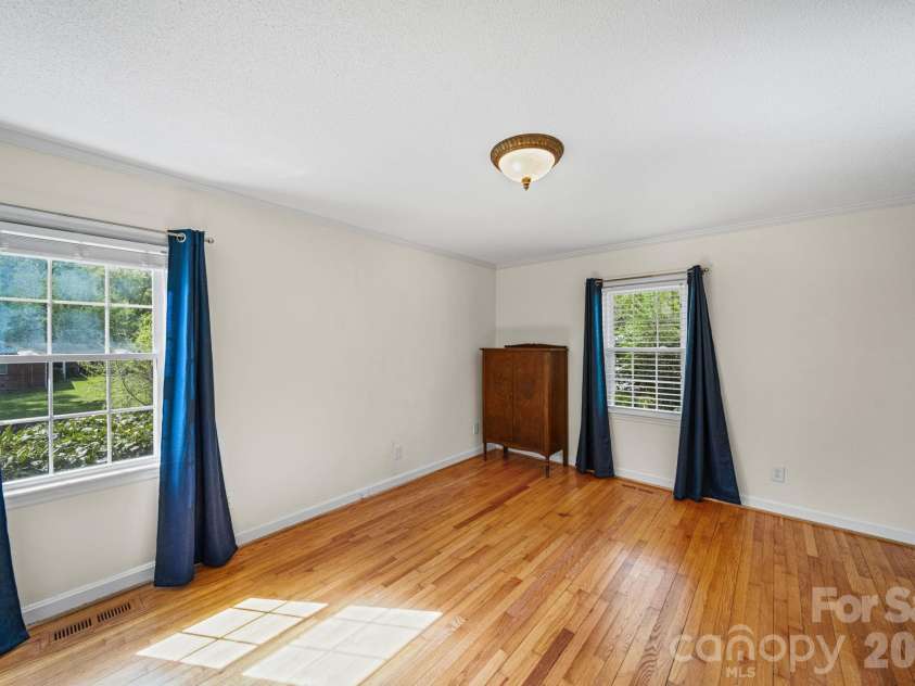 300 11th Avenue, Gastonia, NC 28052.  MLS# CAR4366589, YatesRealty ID 12660. 